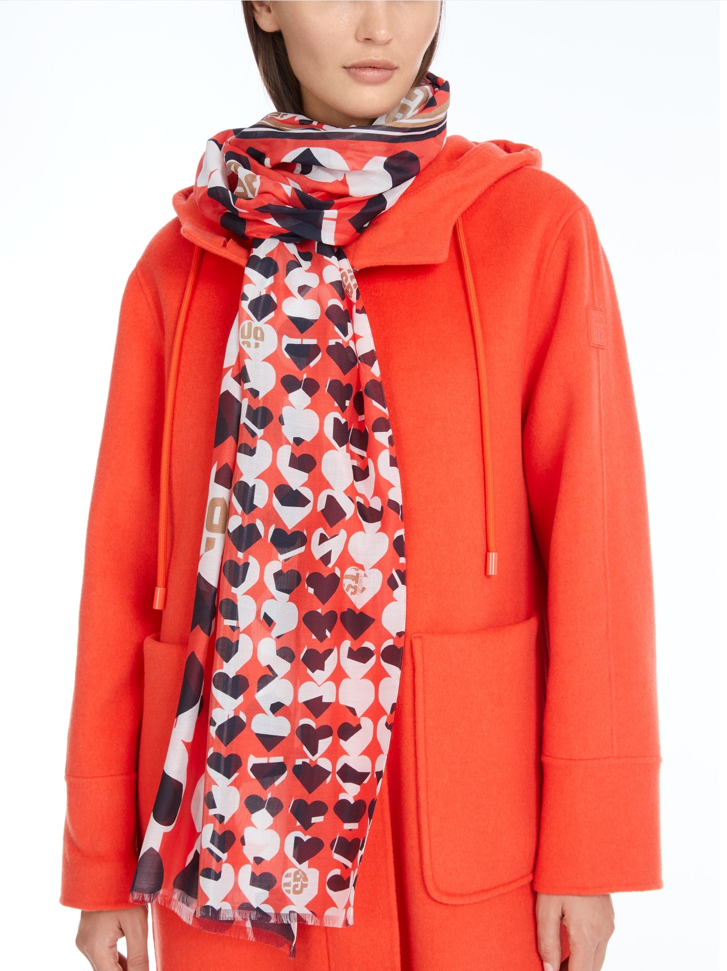 Airy scarf with Heartbreaker motif