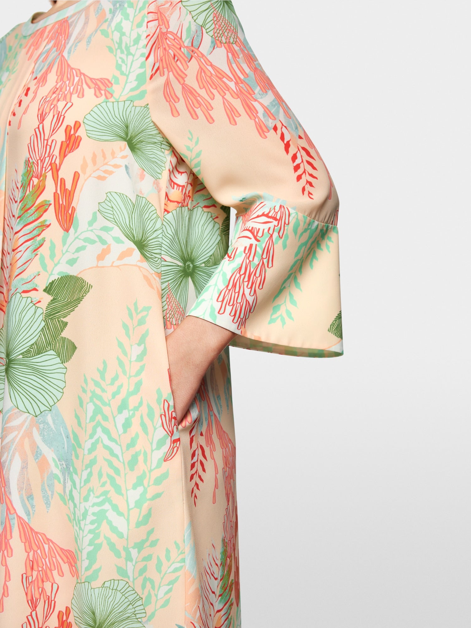 Short dress with floral print