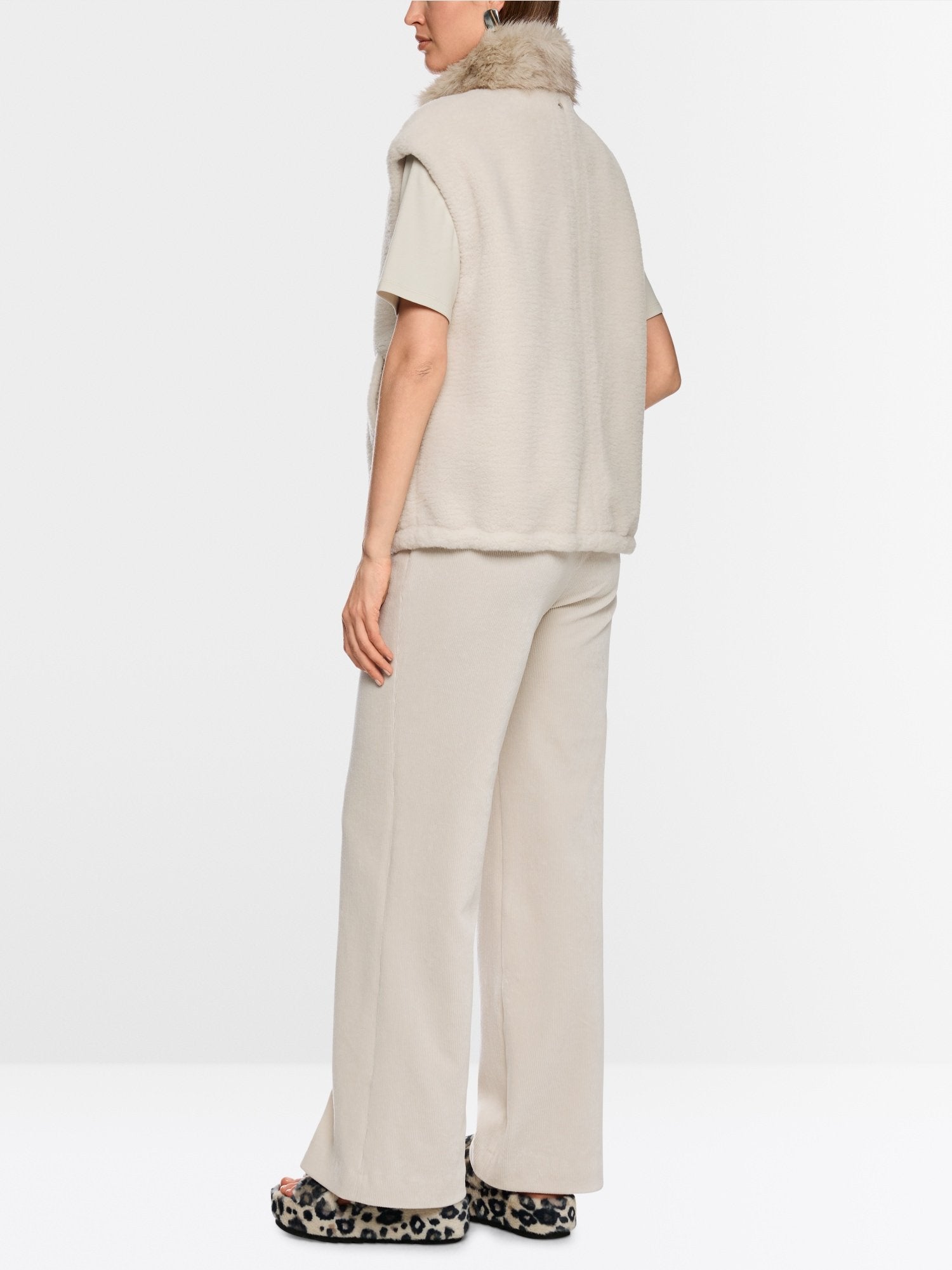 Cosy waistcoat with faux fur collar