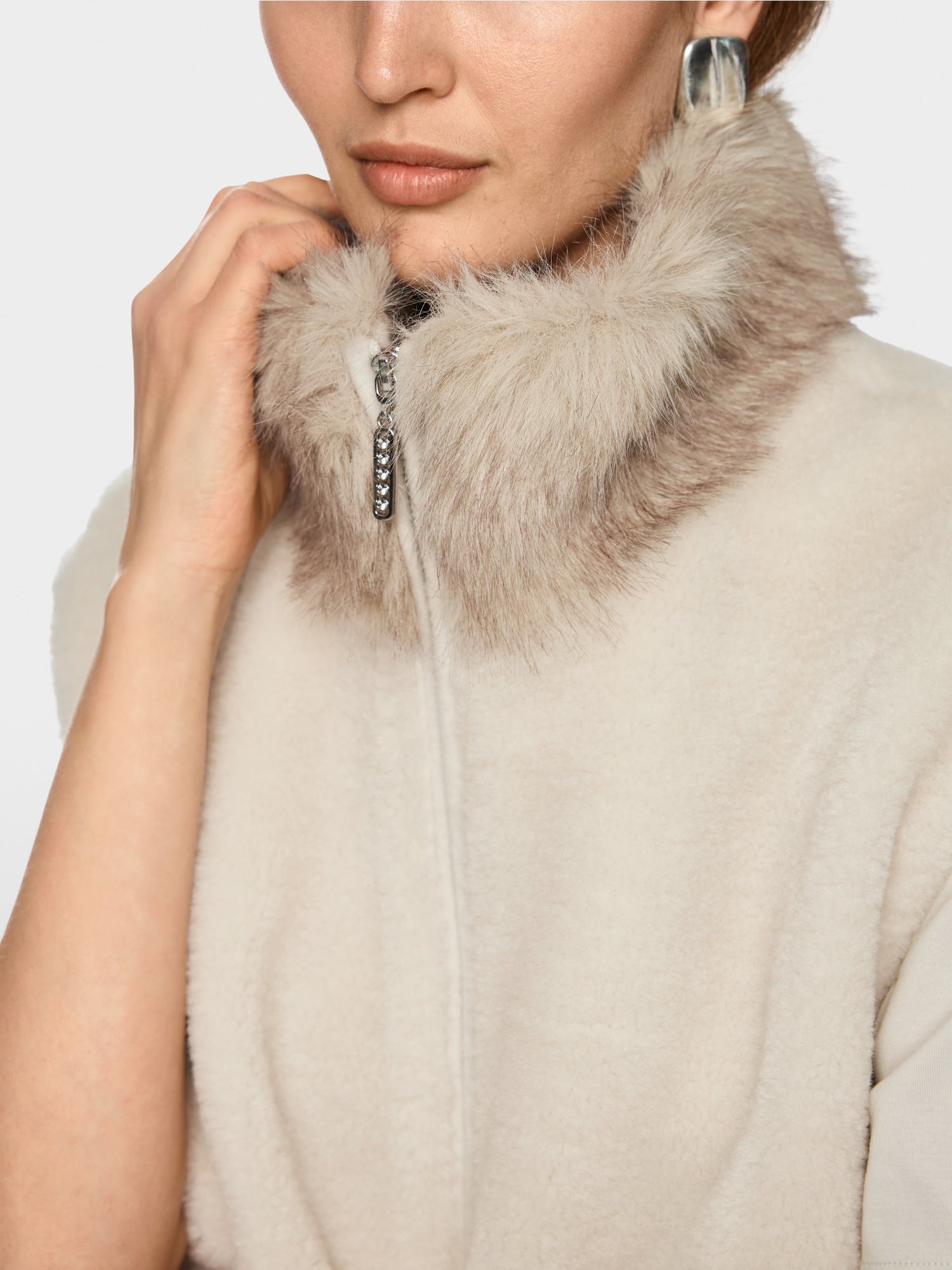 Cosy waistcoat with faux fur collar