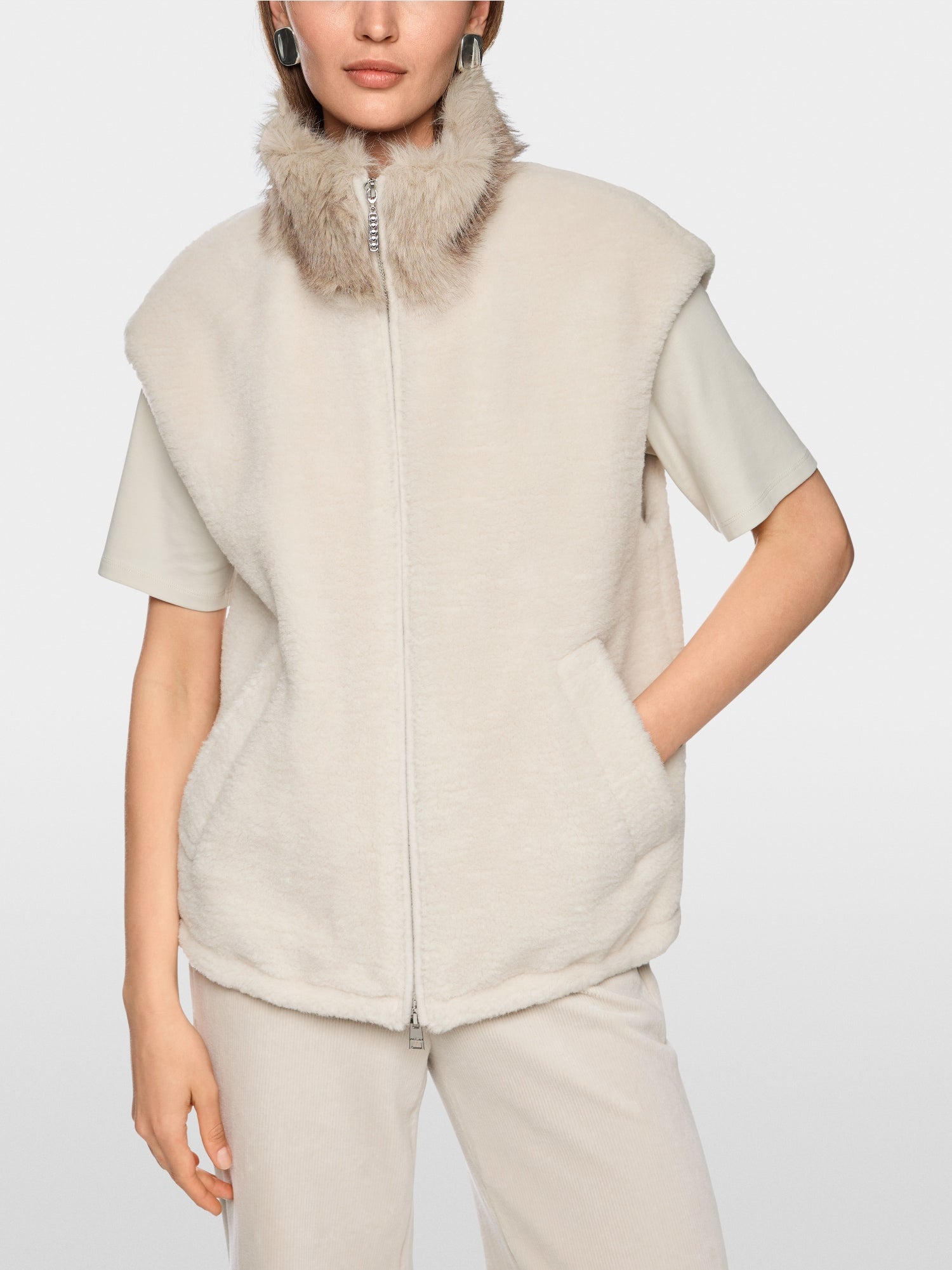 Cosy waistcoat with faux fur collar
