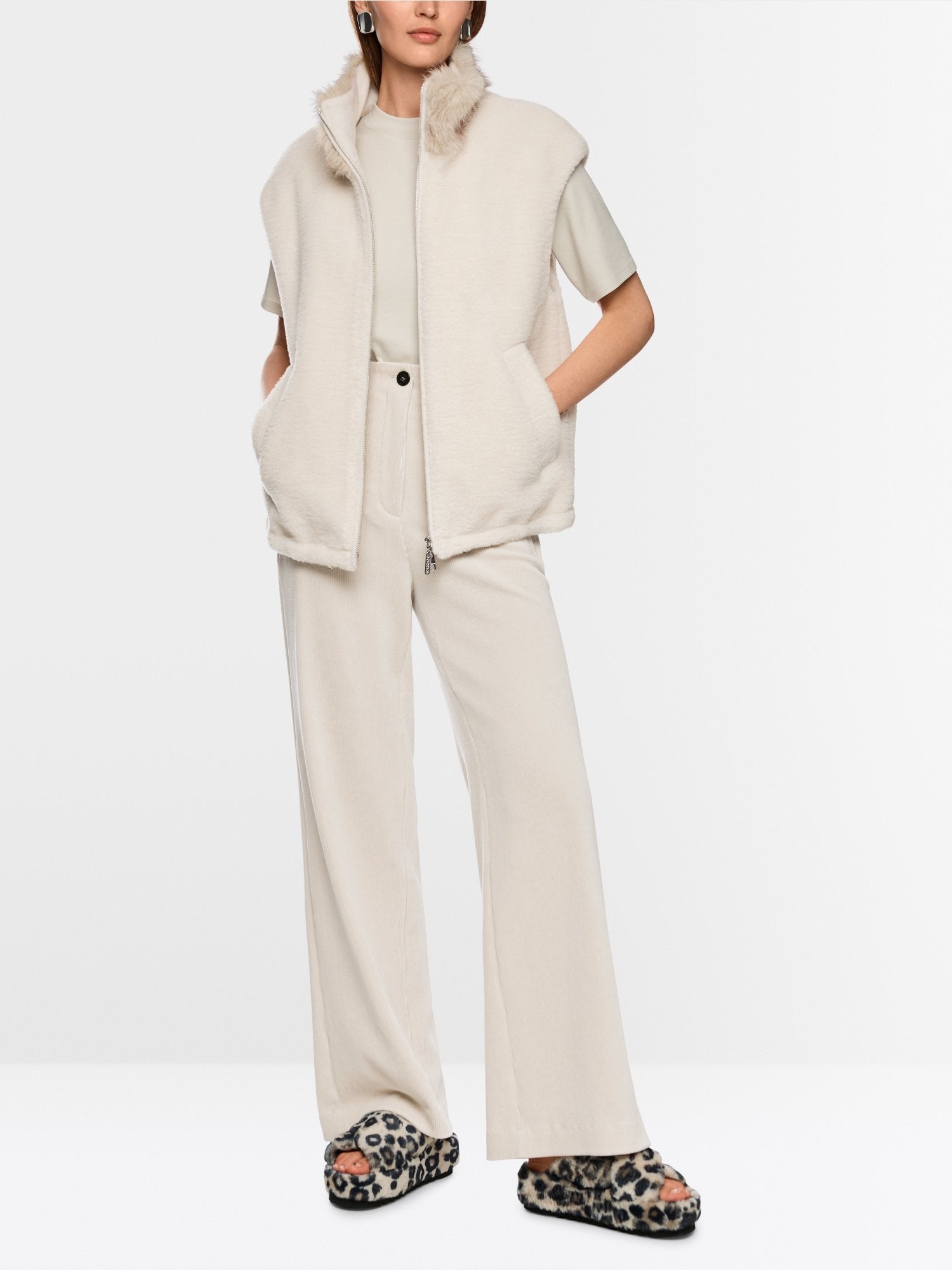 Cosy waistcoat with faux fur collar