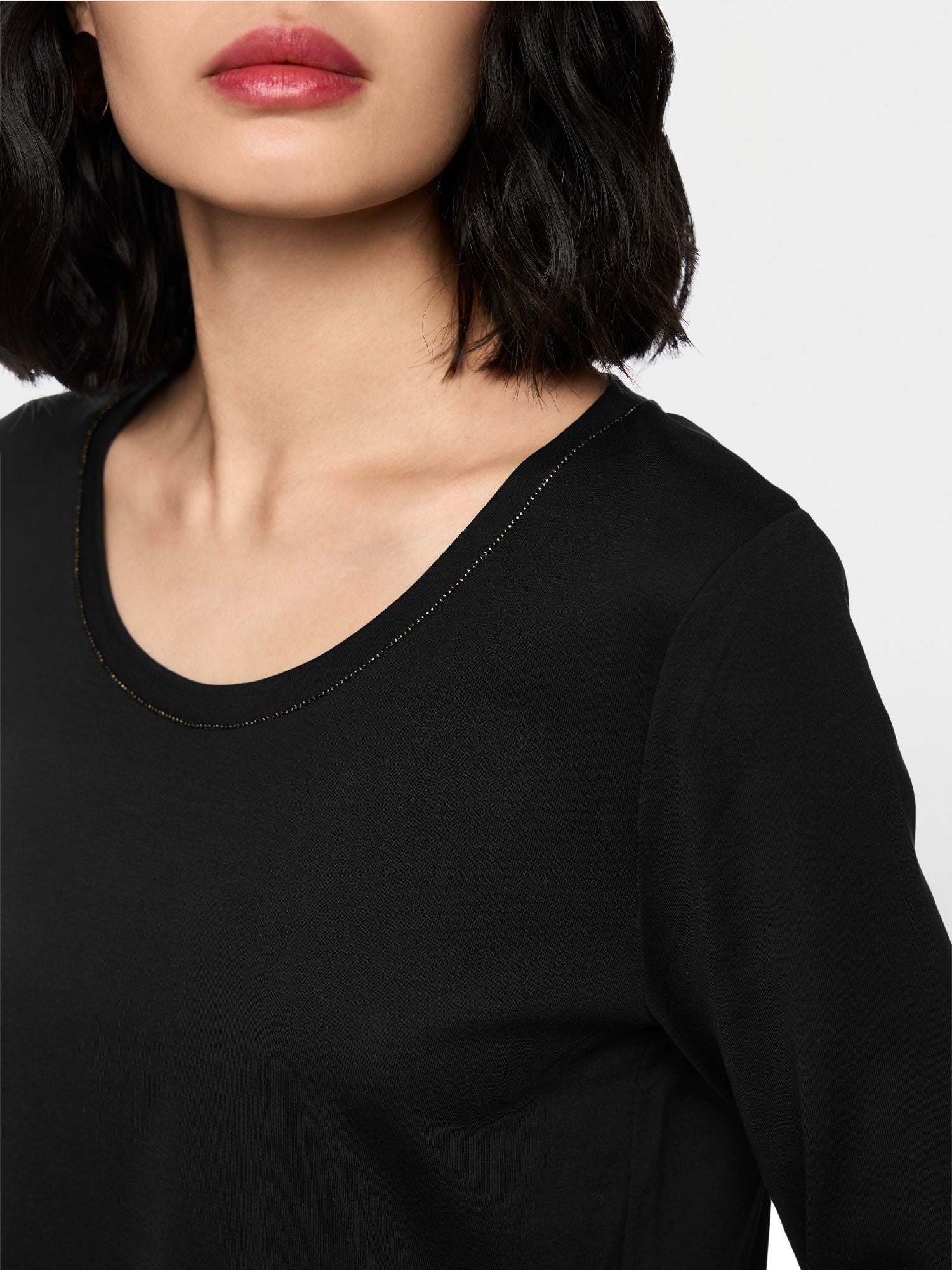 T-shirt with chain trim