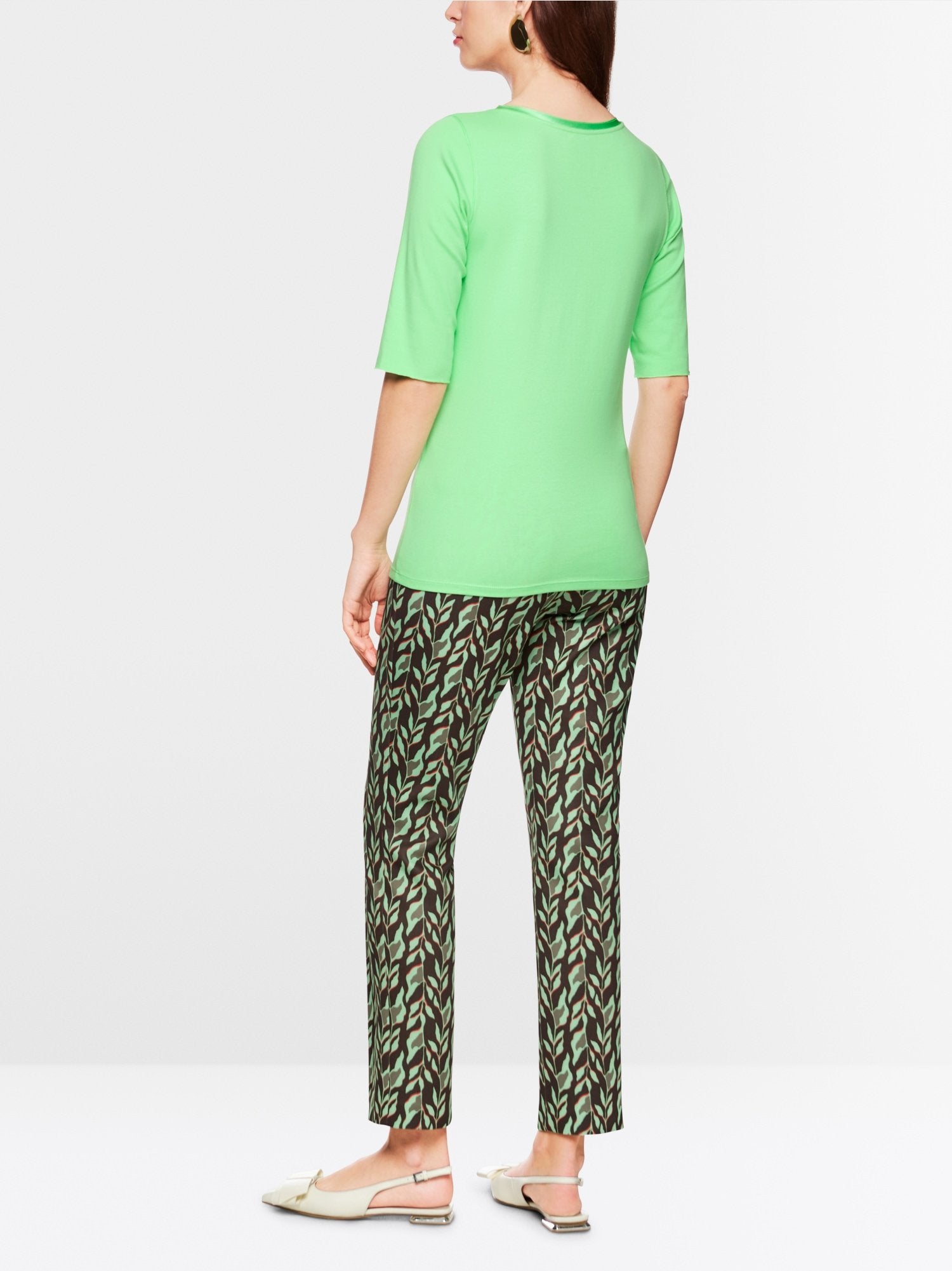 T-shirt with half-length sleeves