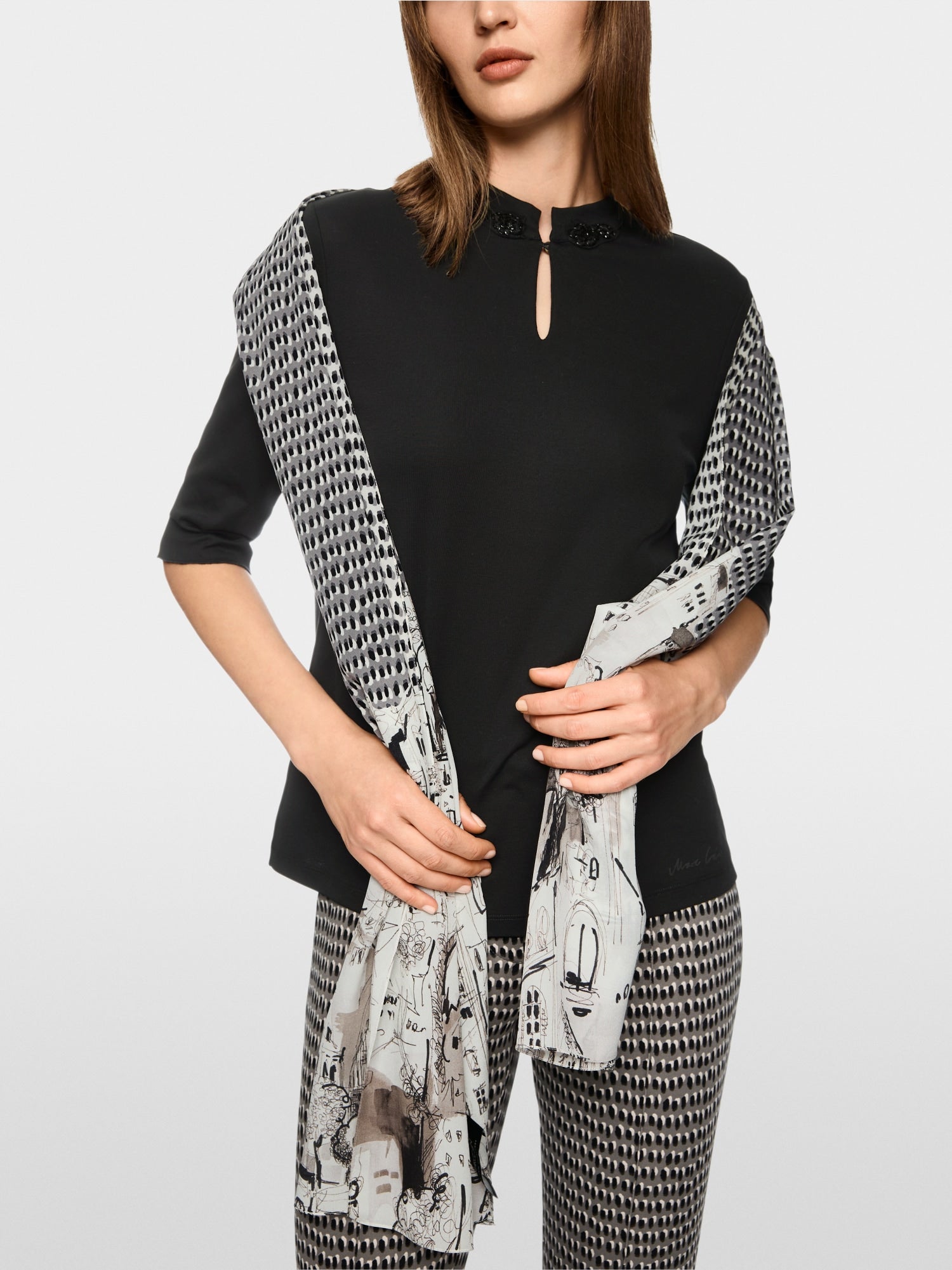 Shirt with sparkling flowers