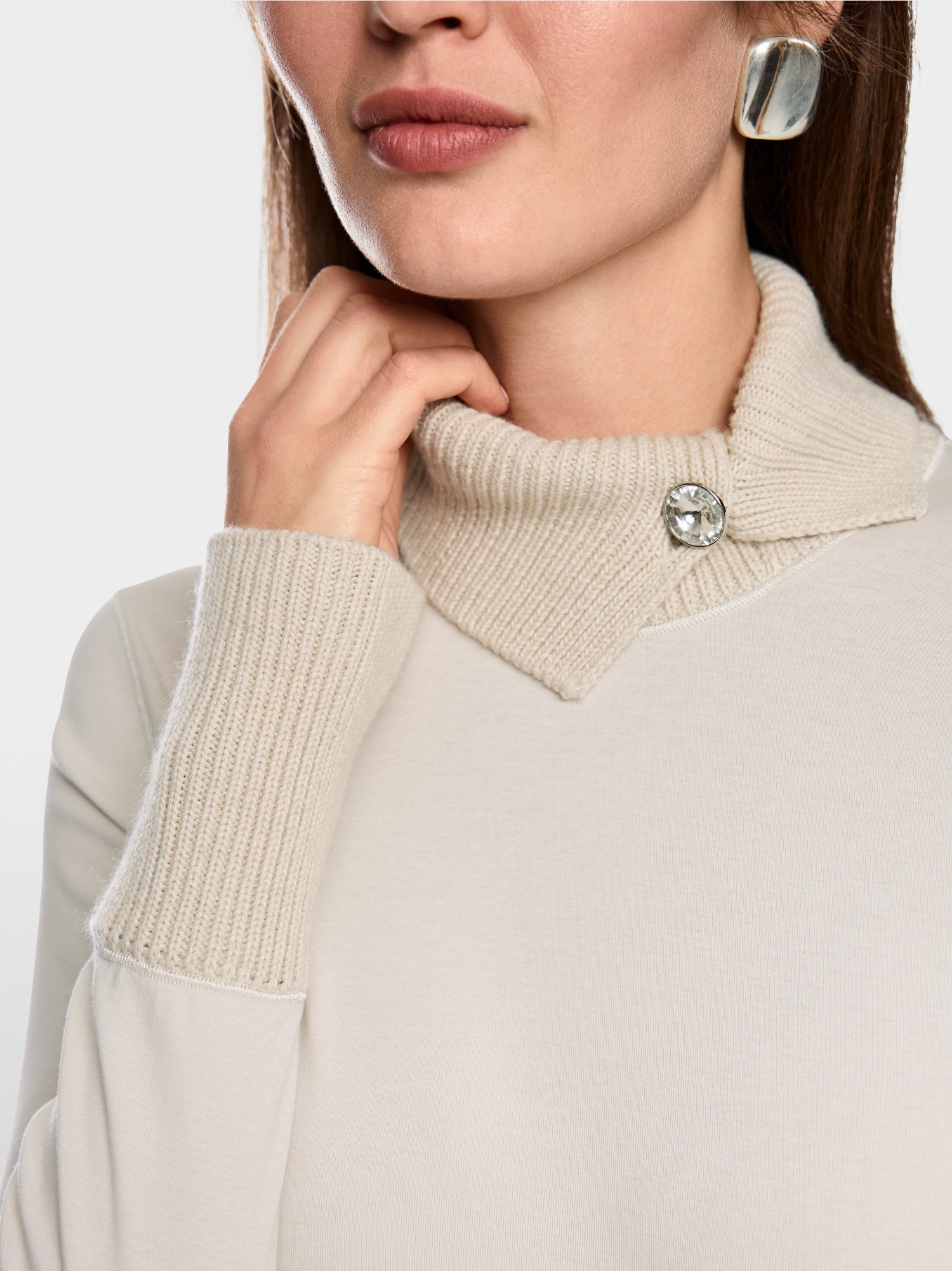Long-sleeved top with knit collar