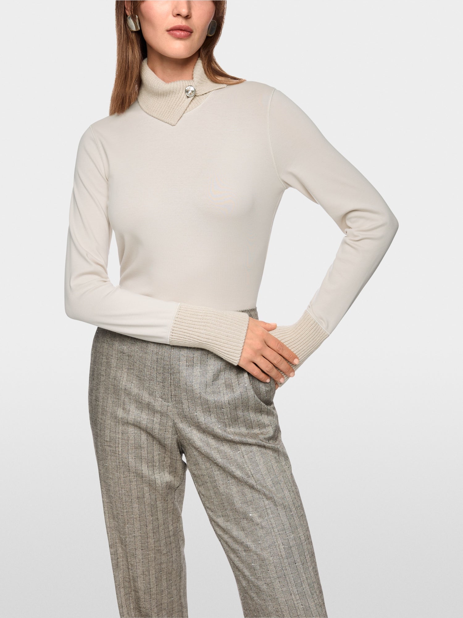 Long-sleeved top with knit collar