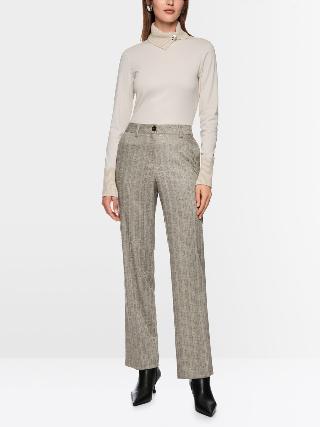 Long-sleeved top with knit collar