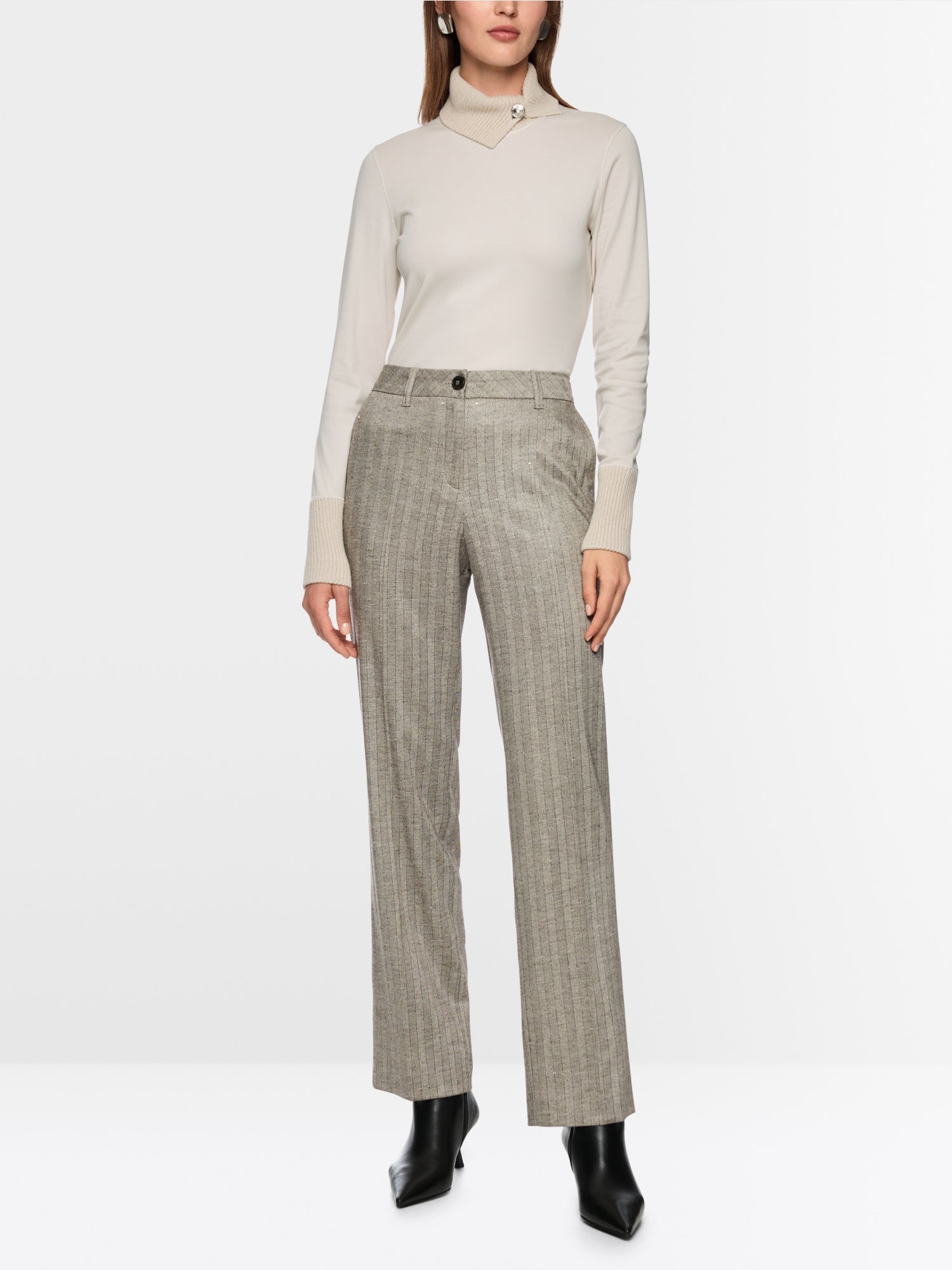 Long-sleeved top with knit collar