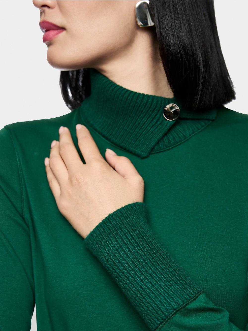 Long-sleeved top with knit collar