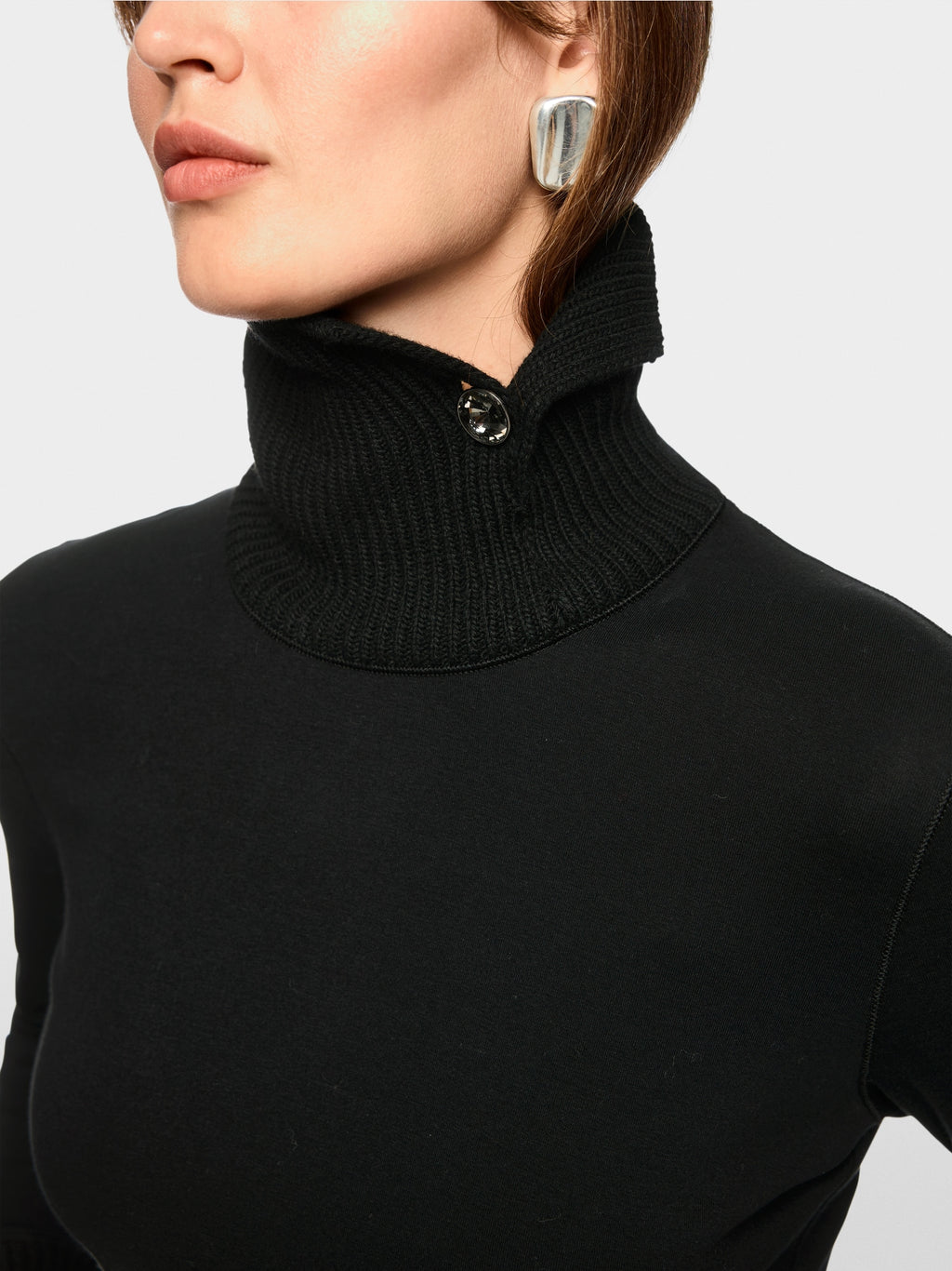 Long-sleeved top with knit collar
