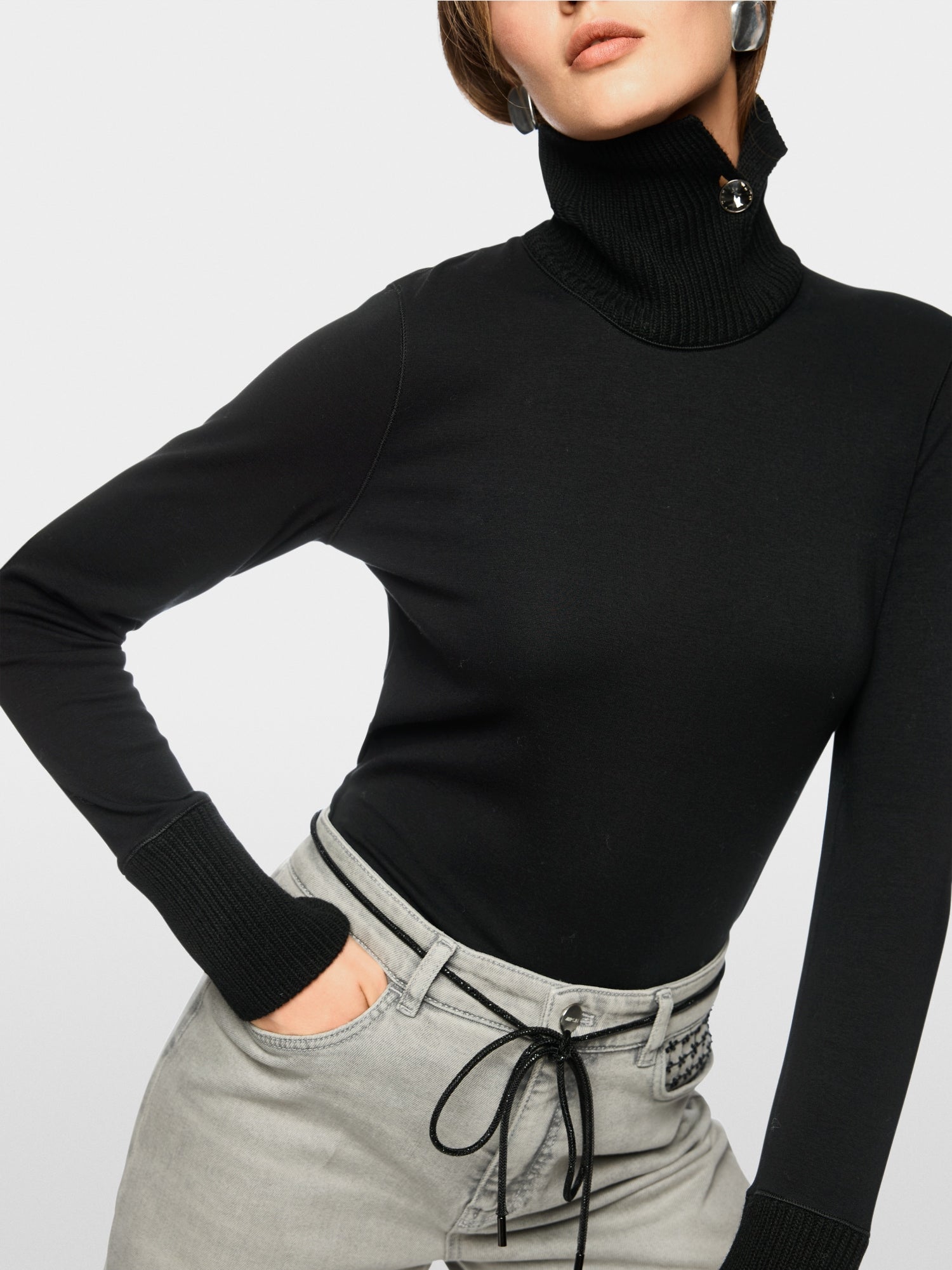 Long-sleeved top with knit collar