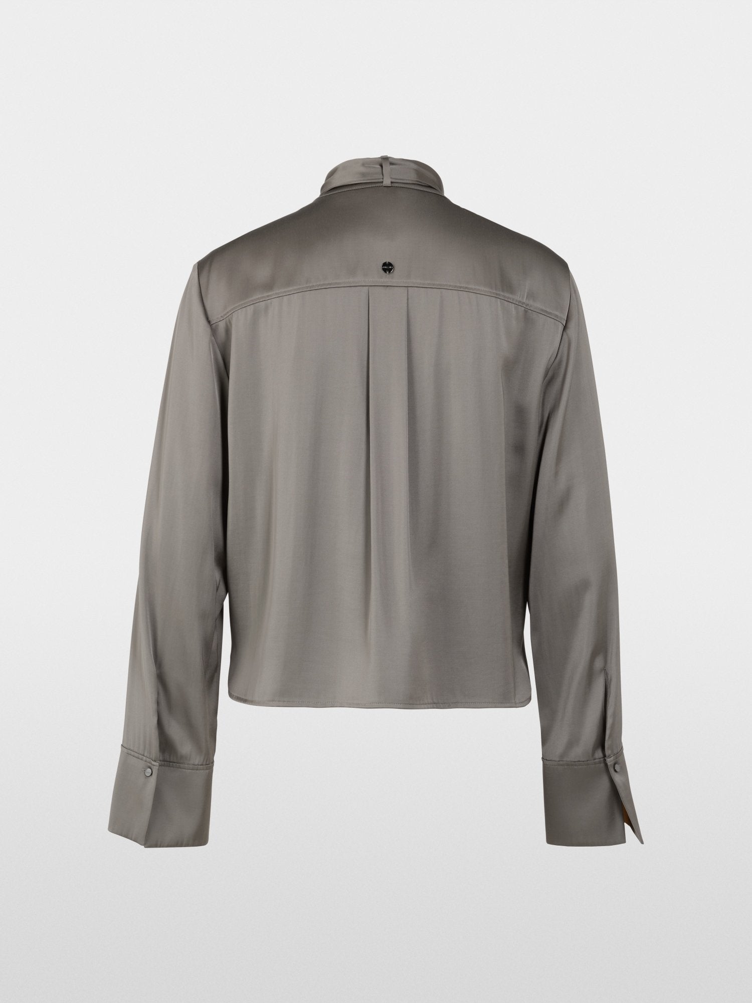 Feminine blouse with bow