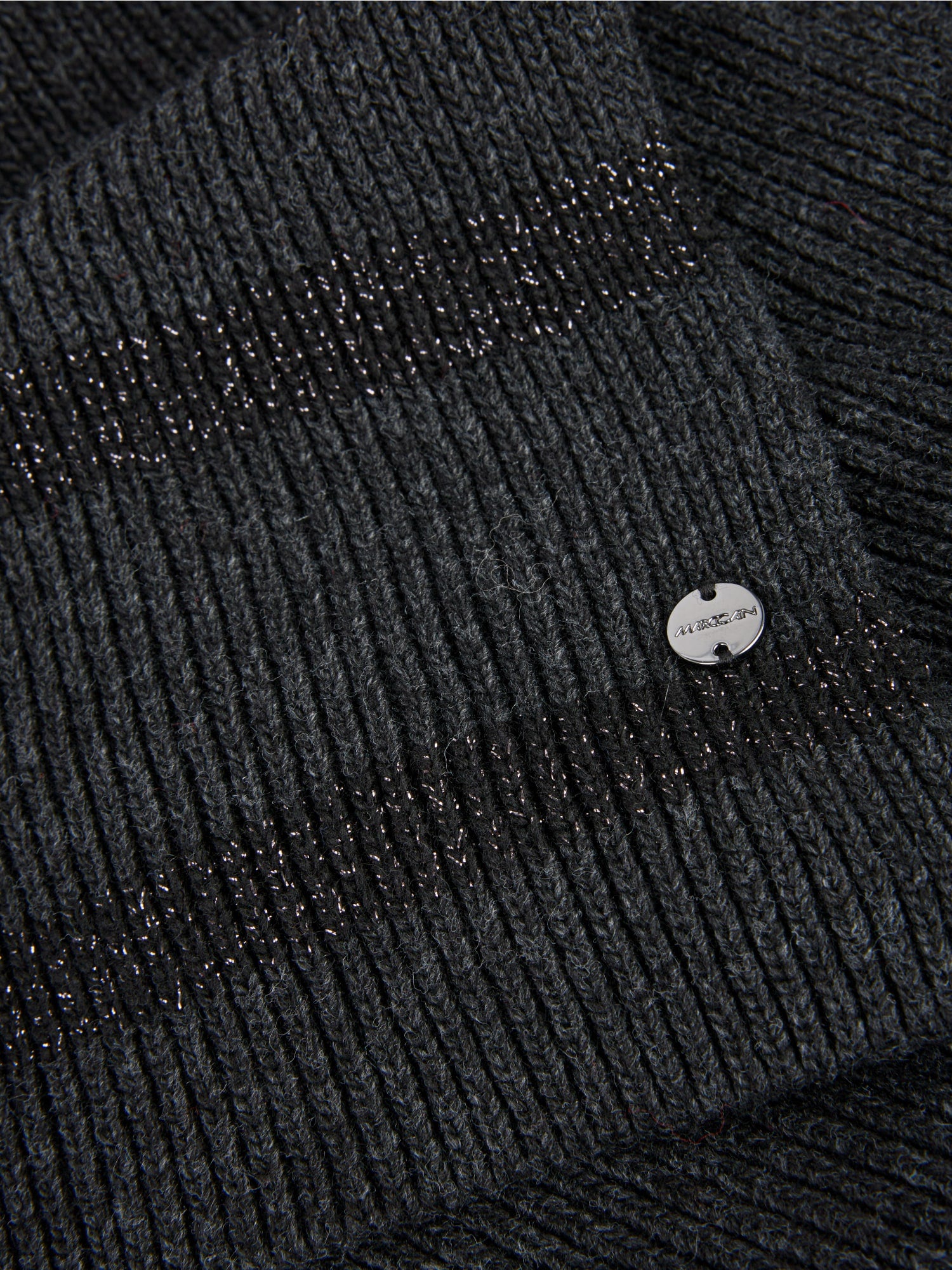 Scarf with stripes and lurex threads