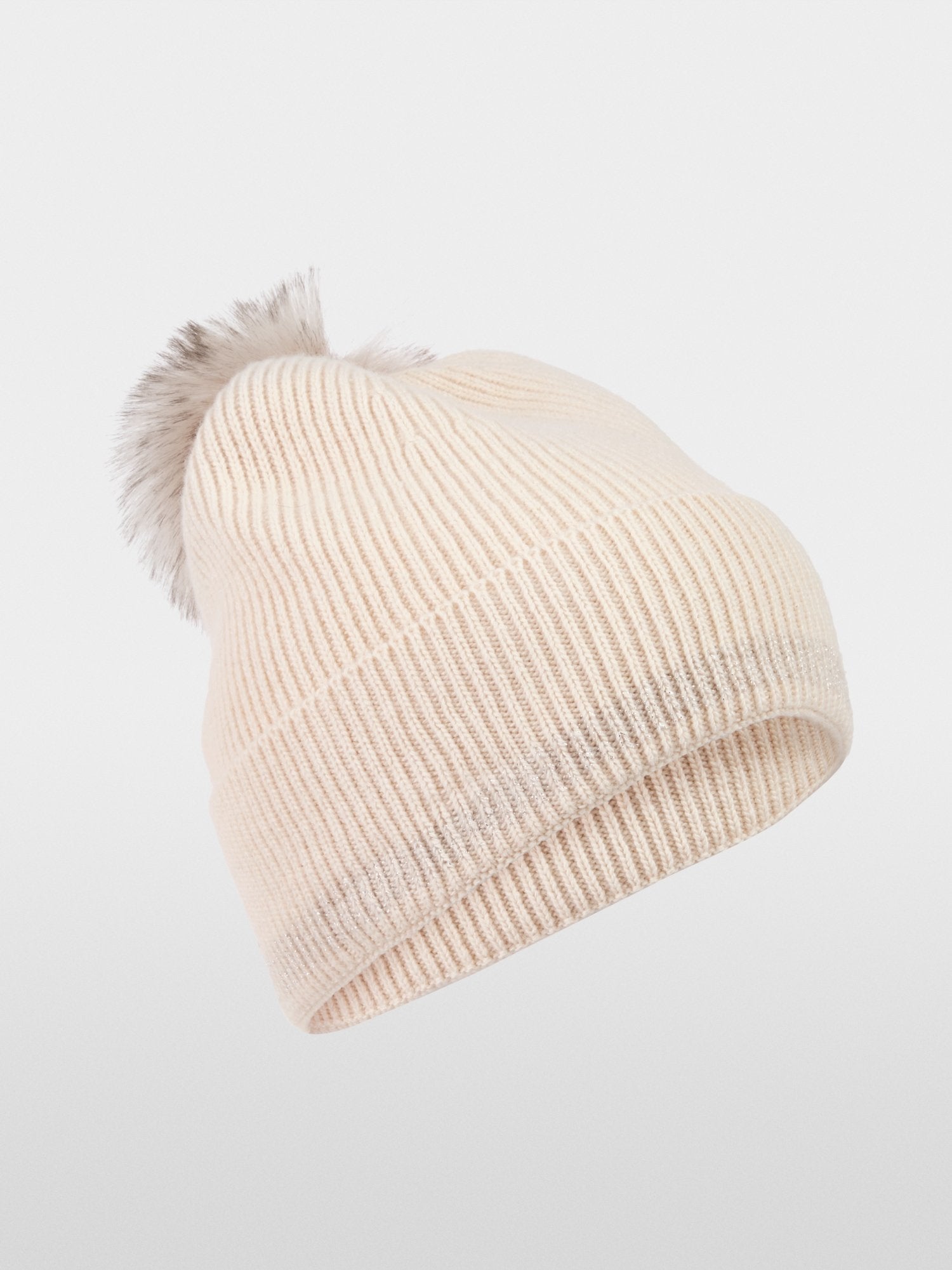 Fine knit hat with flower appliqué