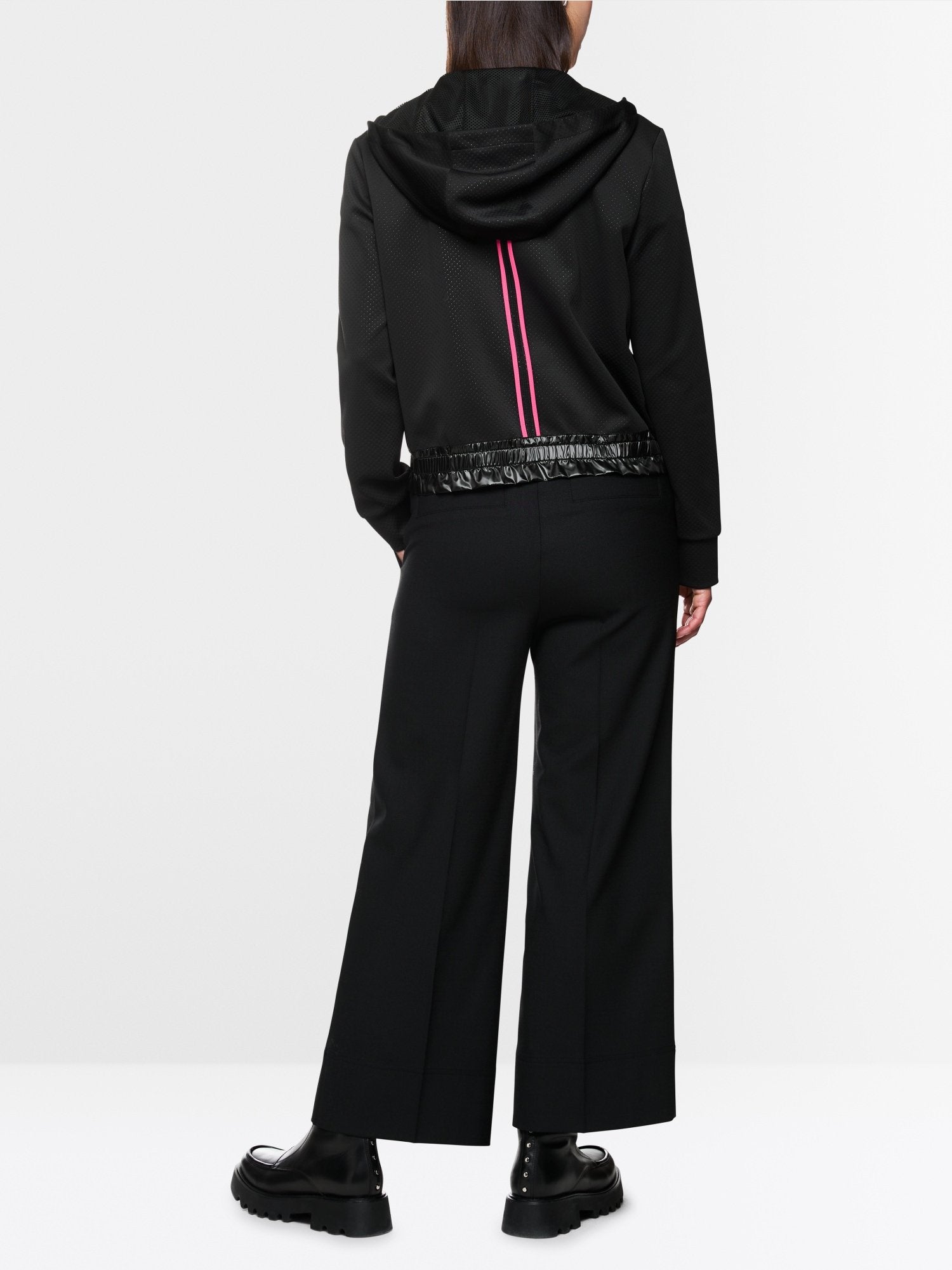 Sporty jacket with contrasting stripes