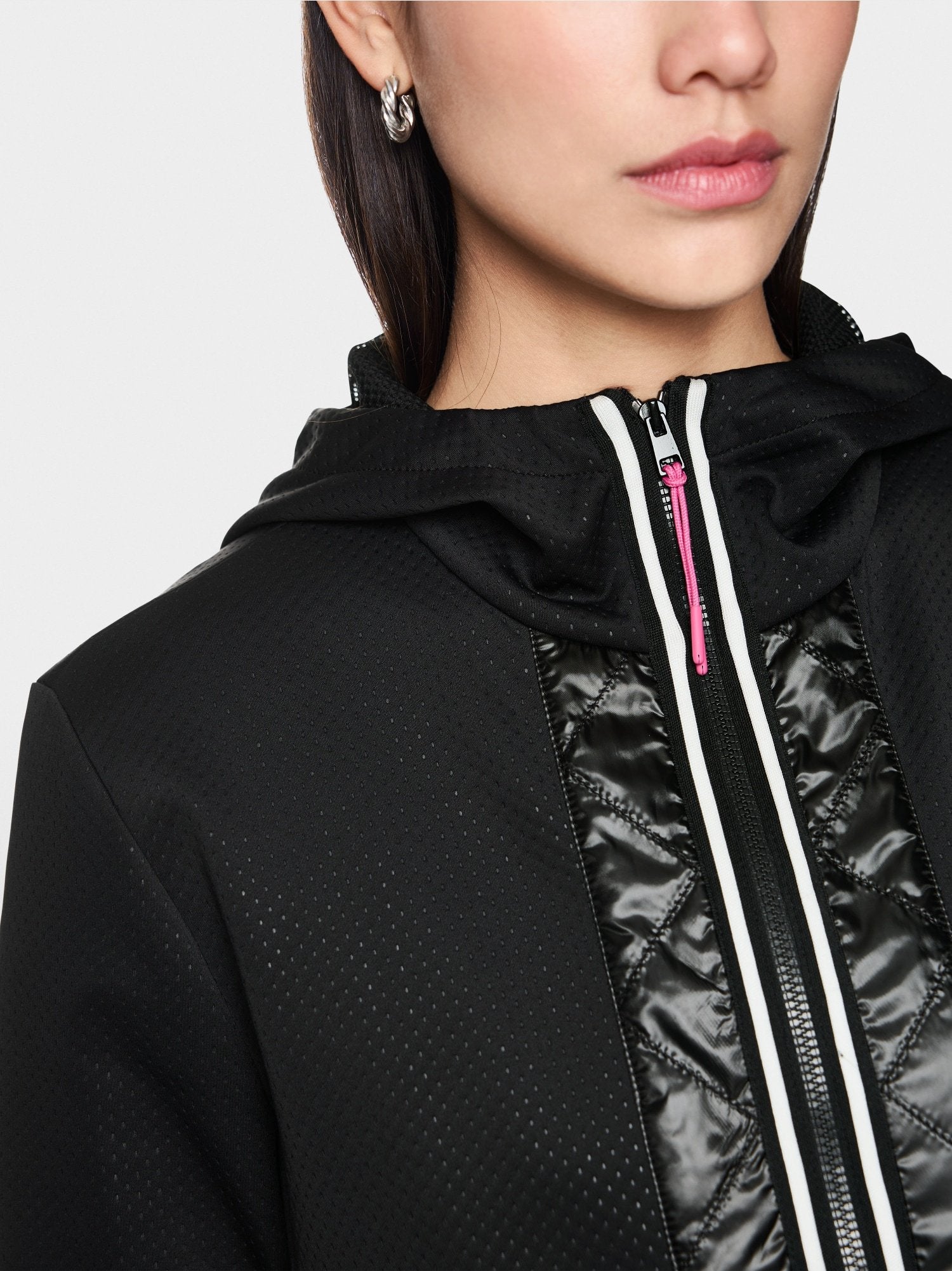 Sporty jacket with contrasting stripes
