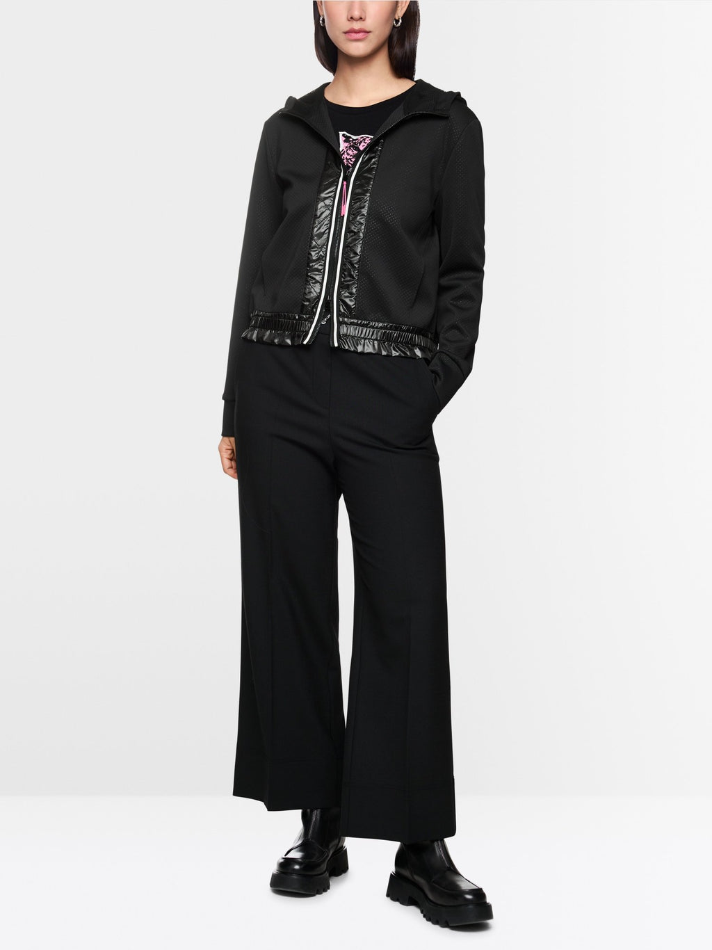 Sporty jacket with contrasting stripes