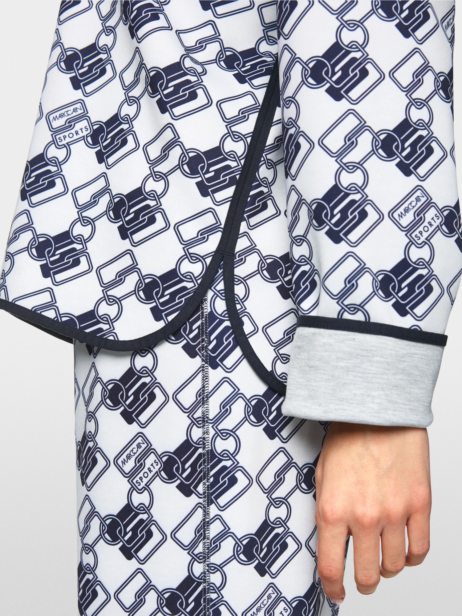 Reversible Sweatshirt in cube design