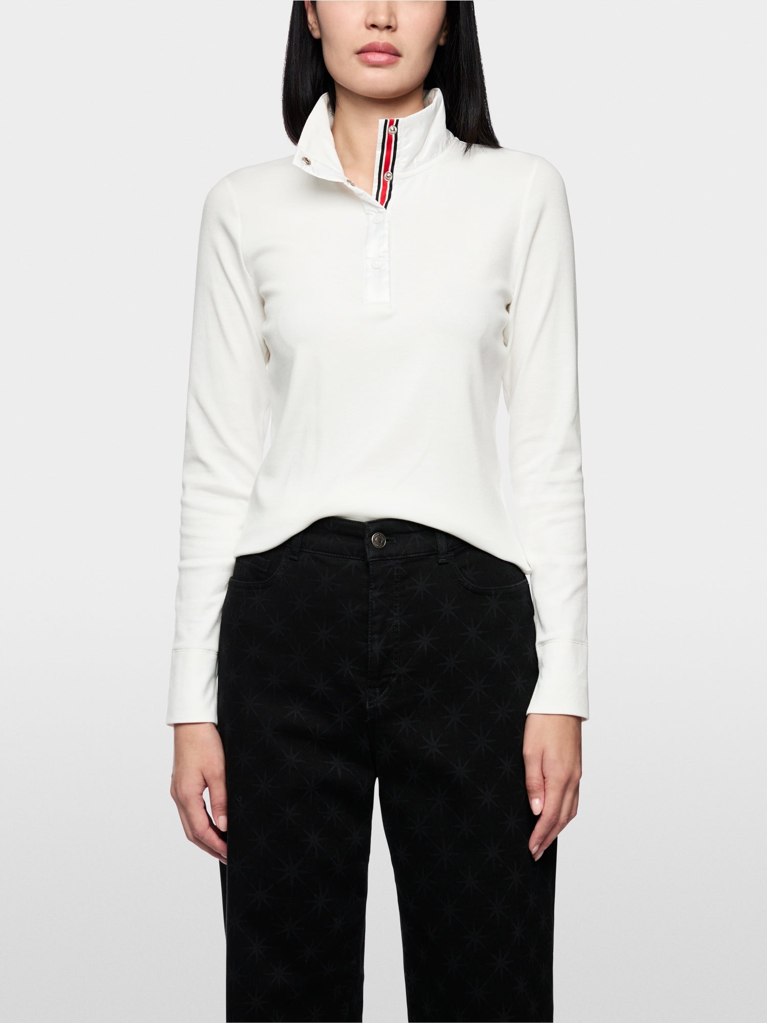 Ribbed shirt with shiny collar