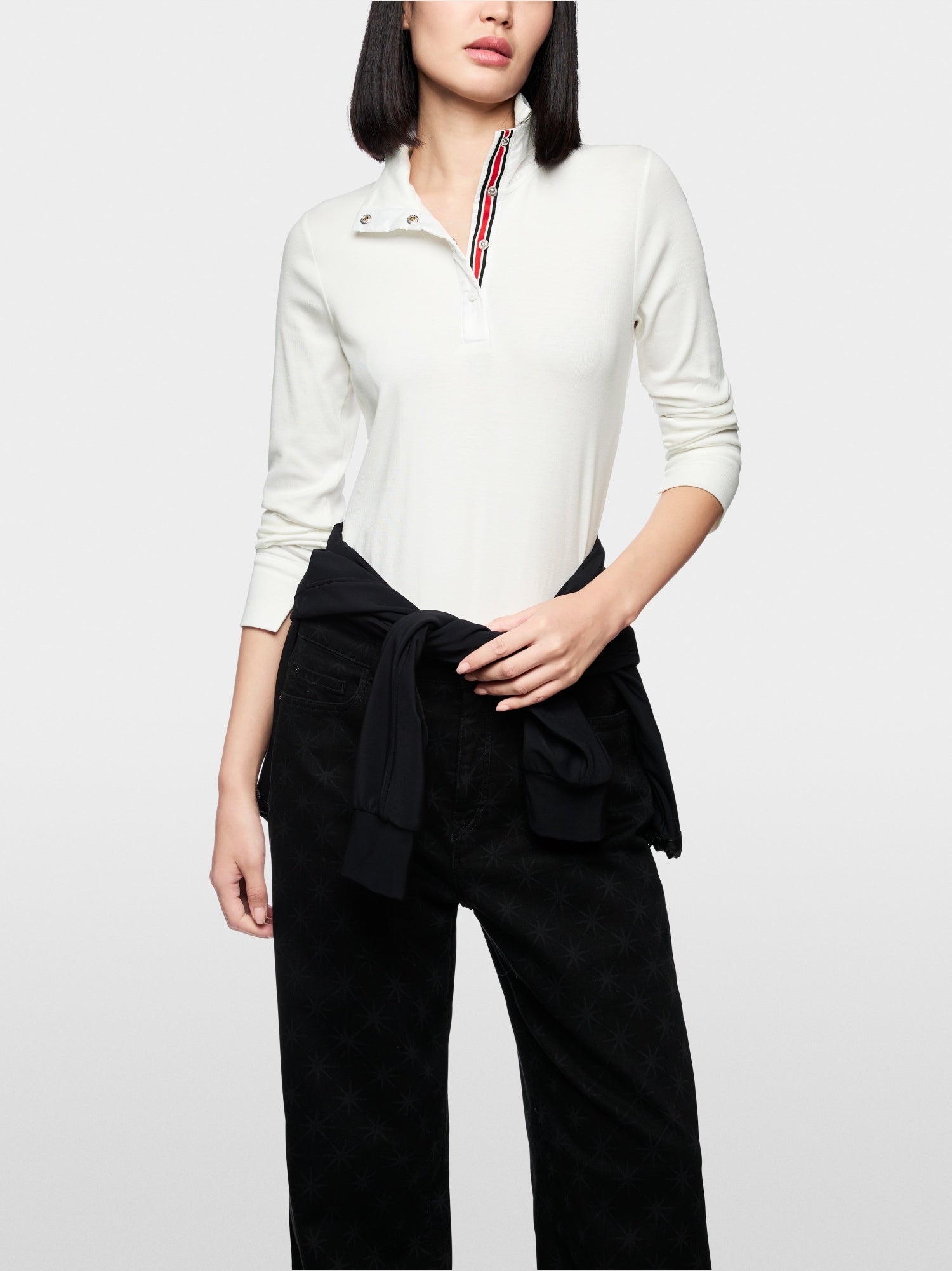 Ribbed shirt with shiny collar