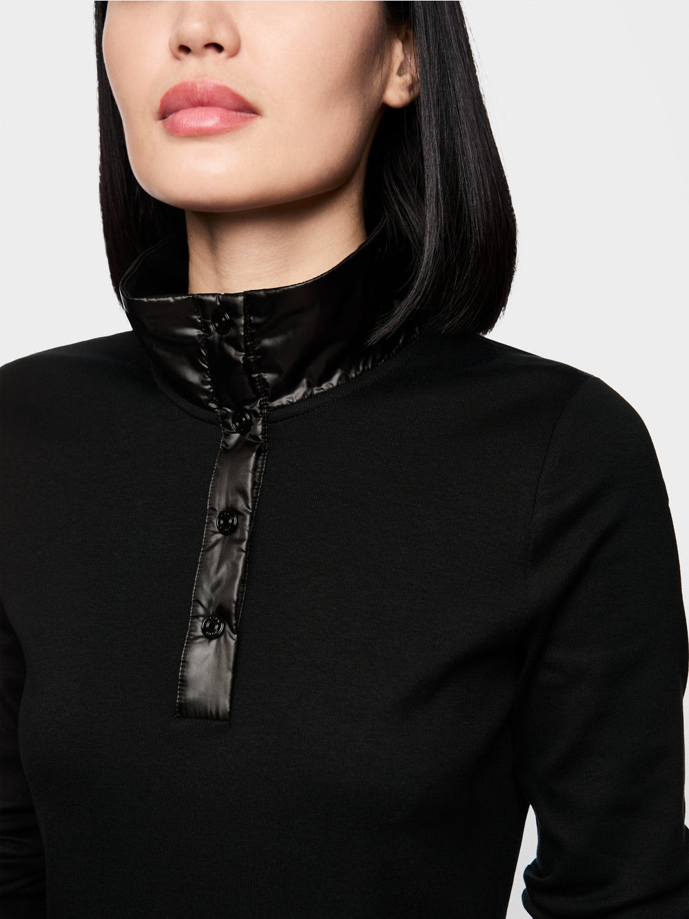 Ribbed shirt with shiny collar