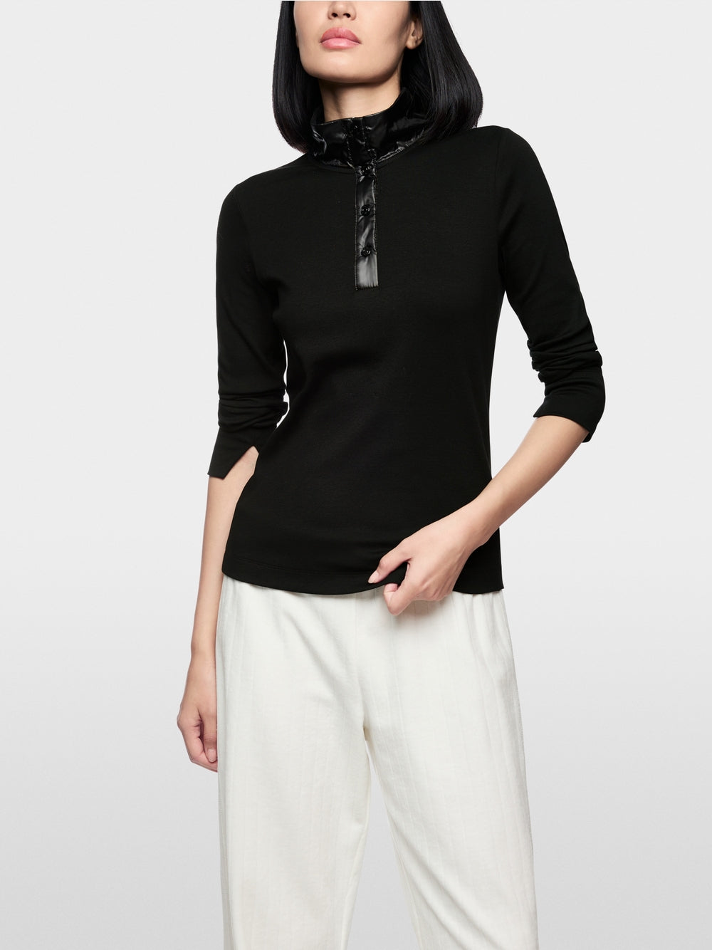 Ribbed shirt with shiny collar