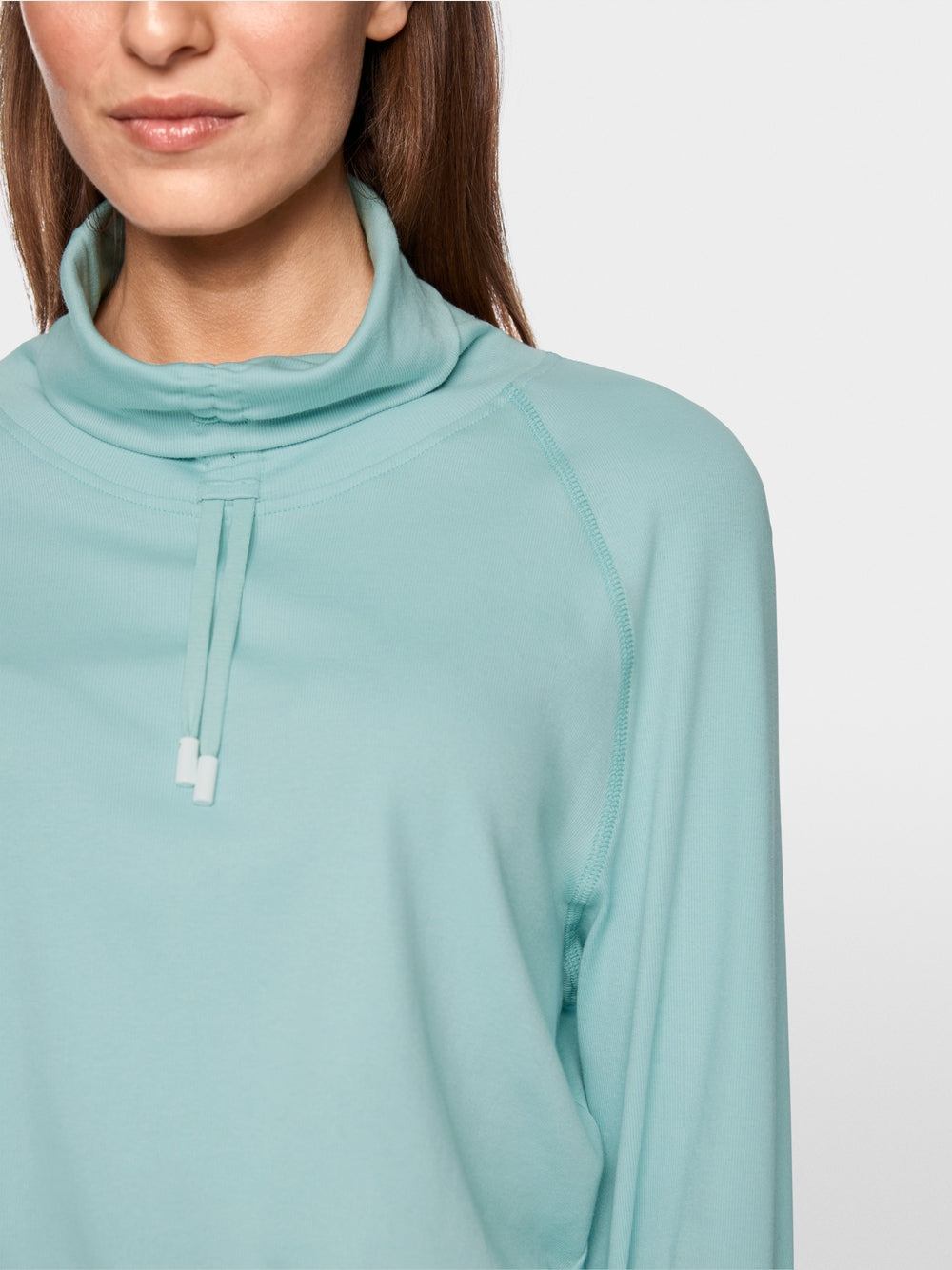 Long-sleeved turtleneck with drawstring