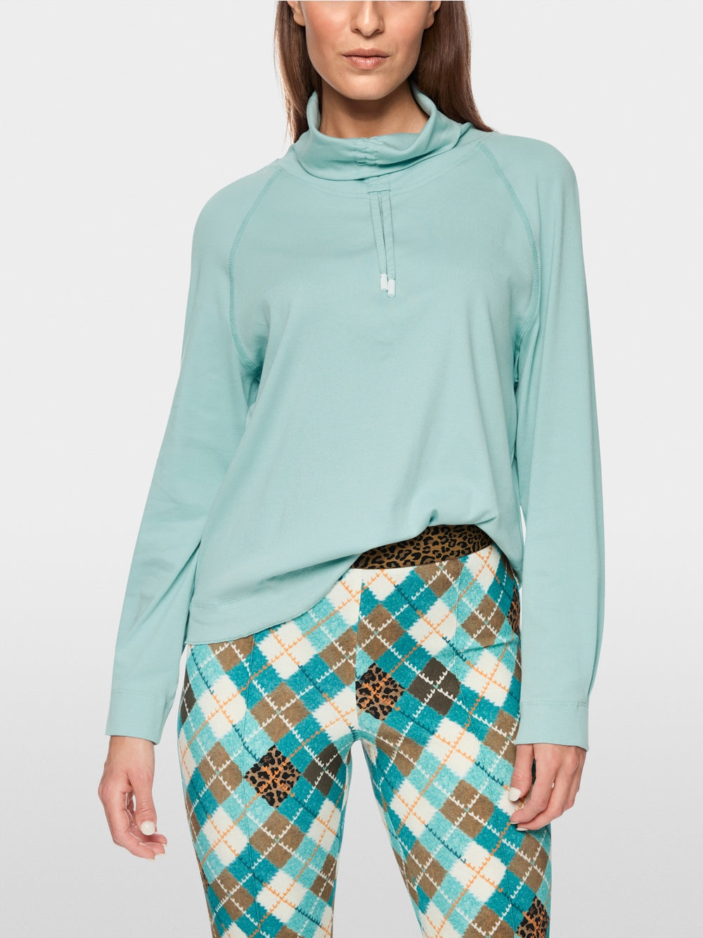 Long-sleeved turtleneck with drawstring