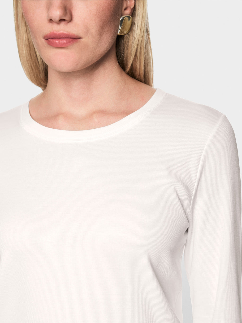 Classic plain long-sleeved shirt