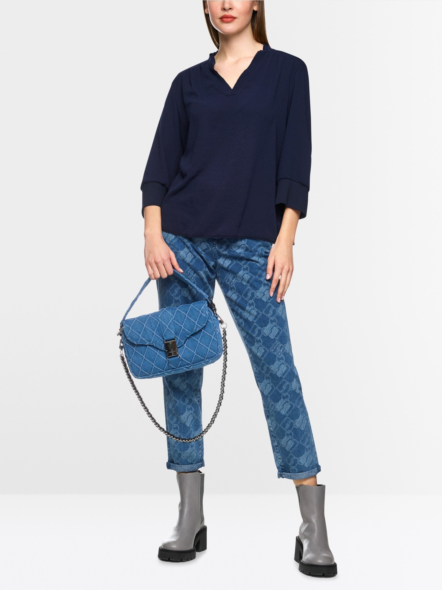 Blouse shirt in a mix of materials