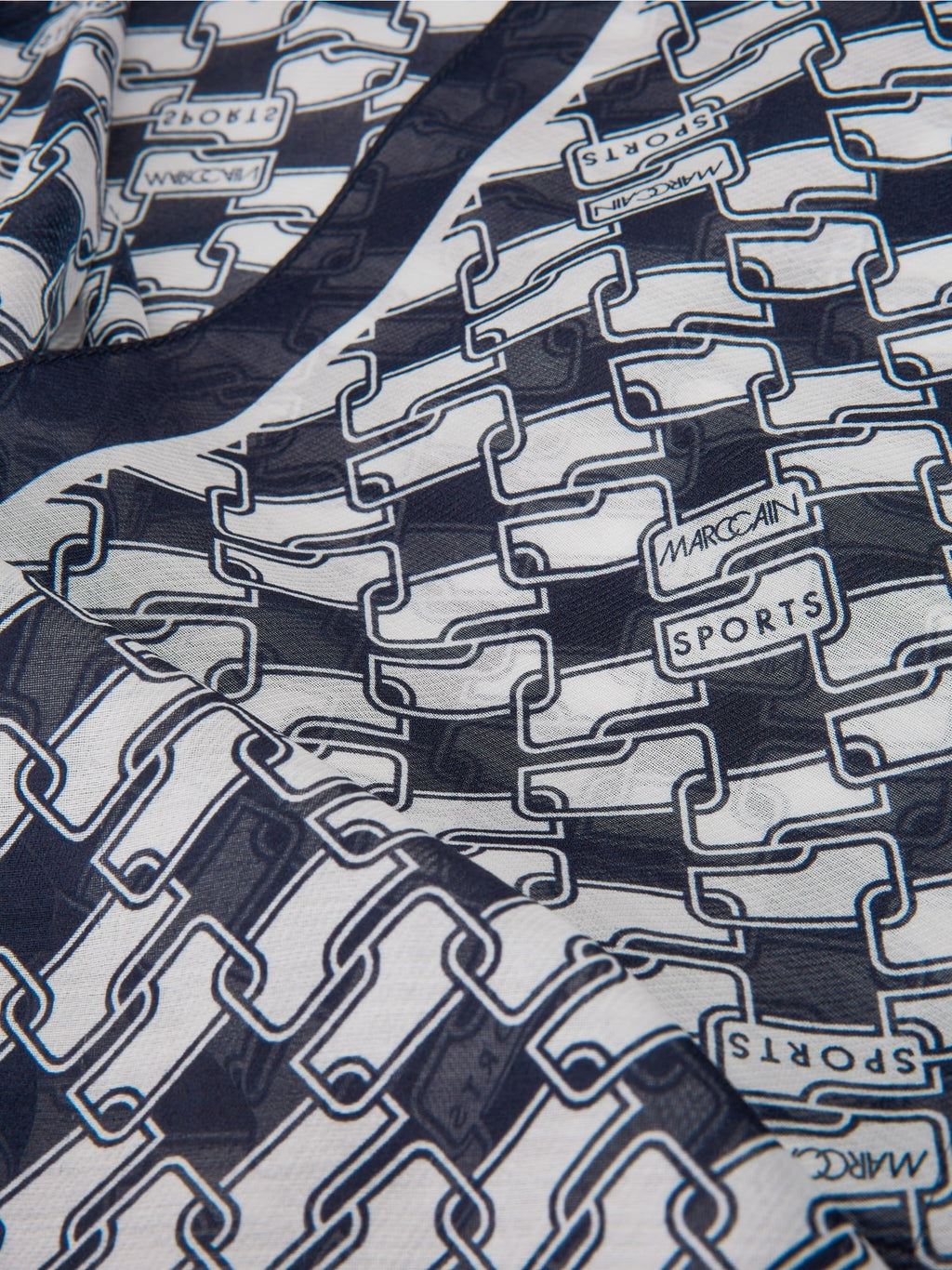 Scarf with silk