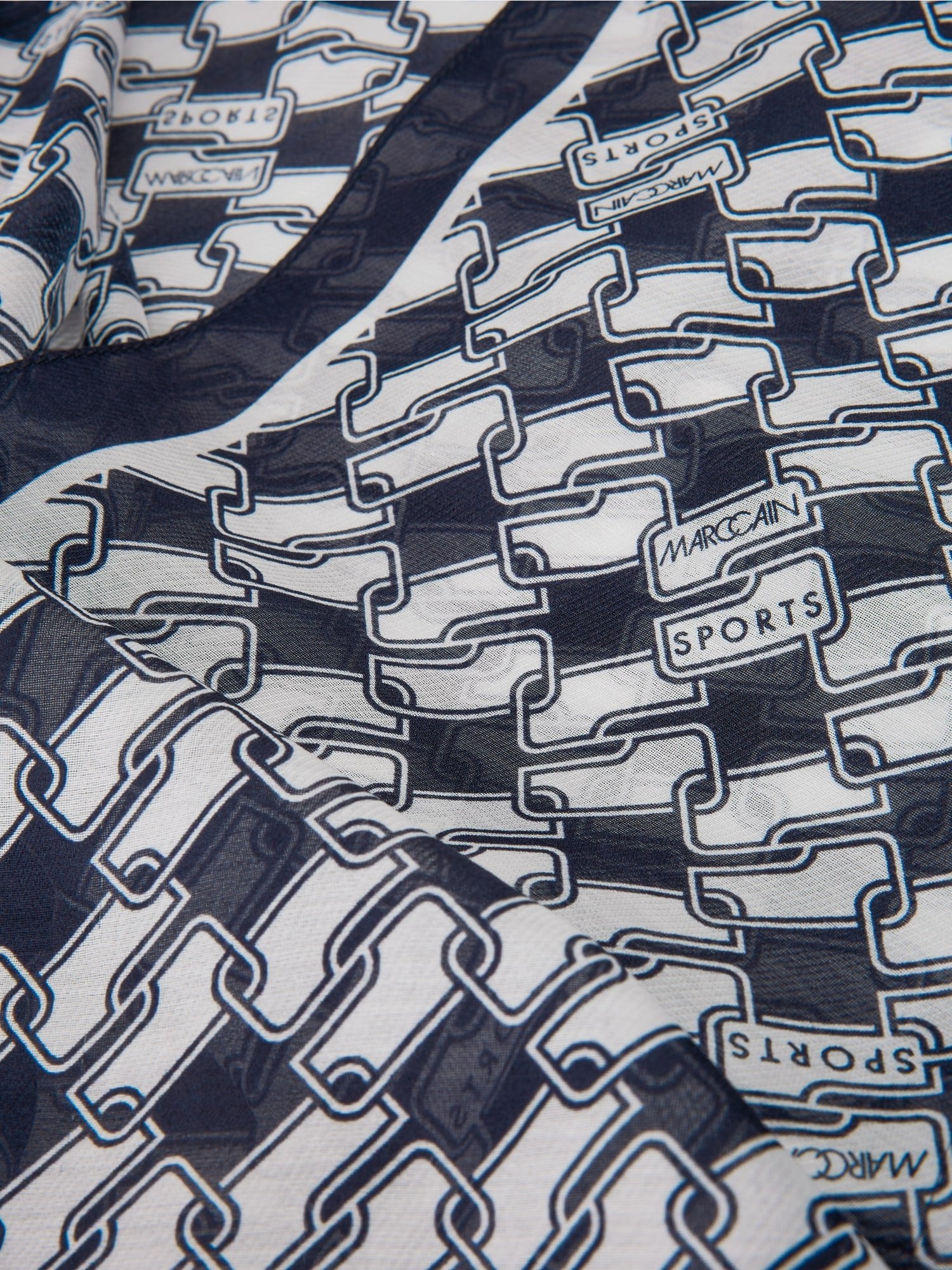 Scarf with silk