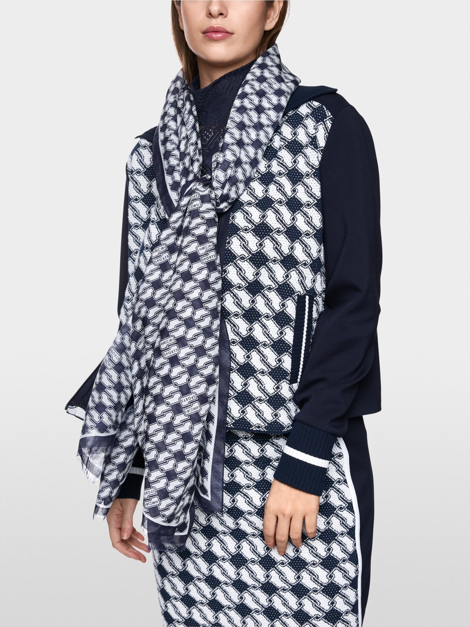 Scarf with silk
