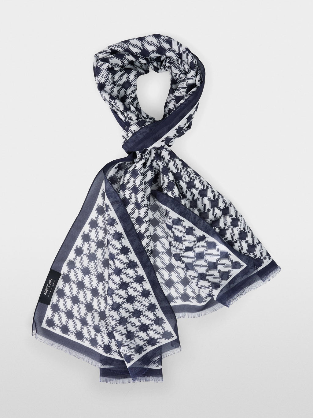 Scarf with silk